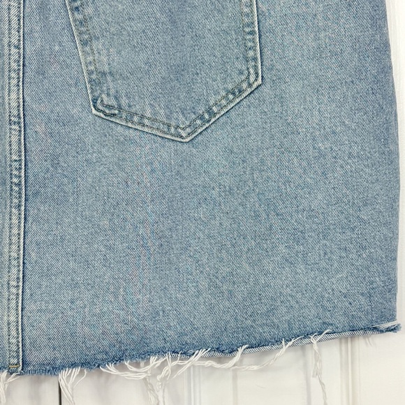 Old Navy Light Wash Blue Denim Distressed Mid-Rise Mini Jean Skirt 20 - Picture 16 of 16